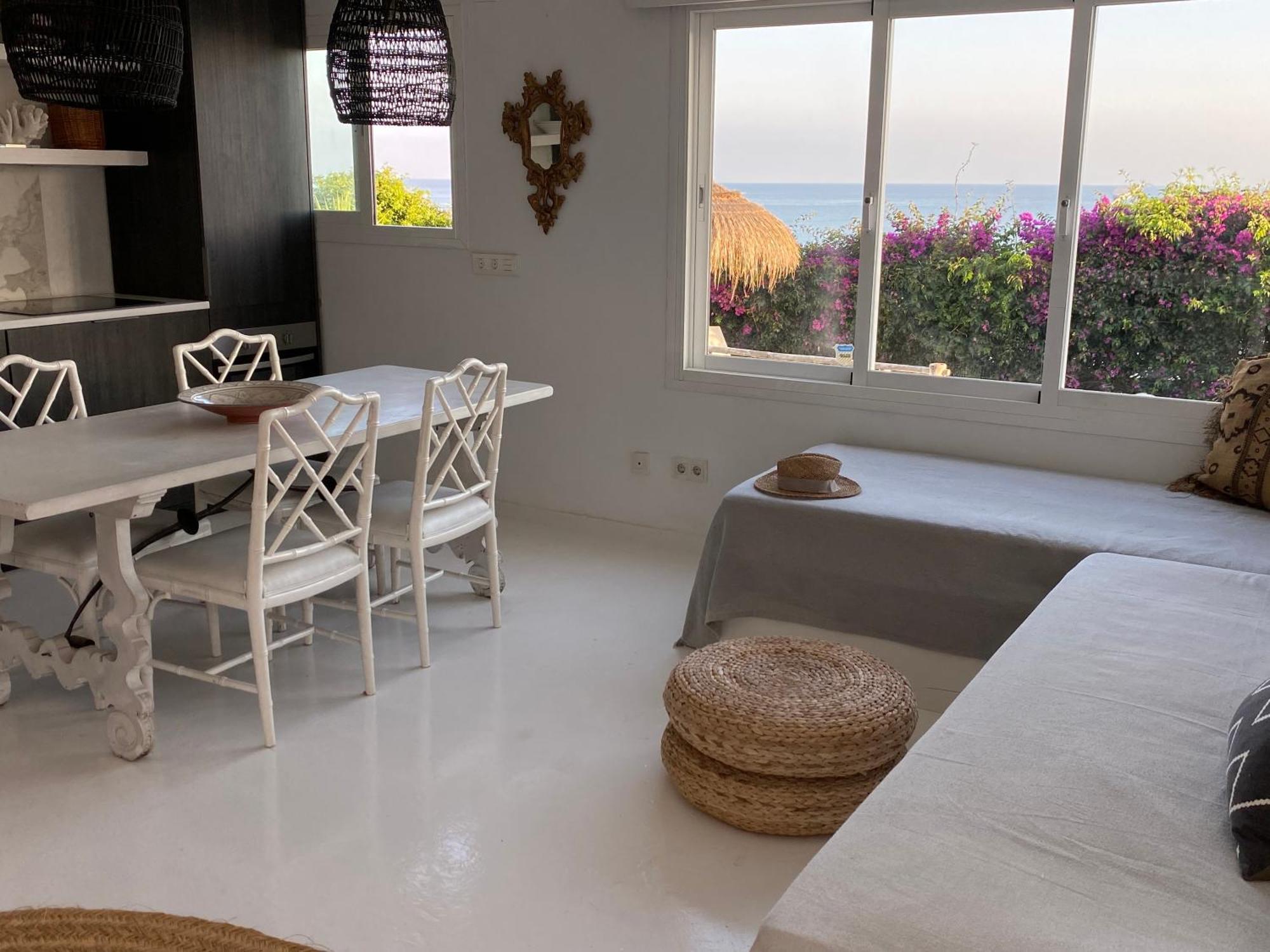 Villa Sea Views! 3 Bedroom Villa, Sleeps 6