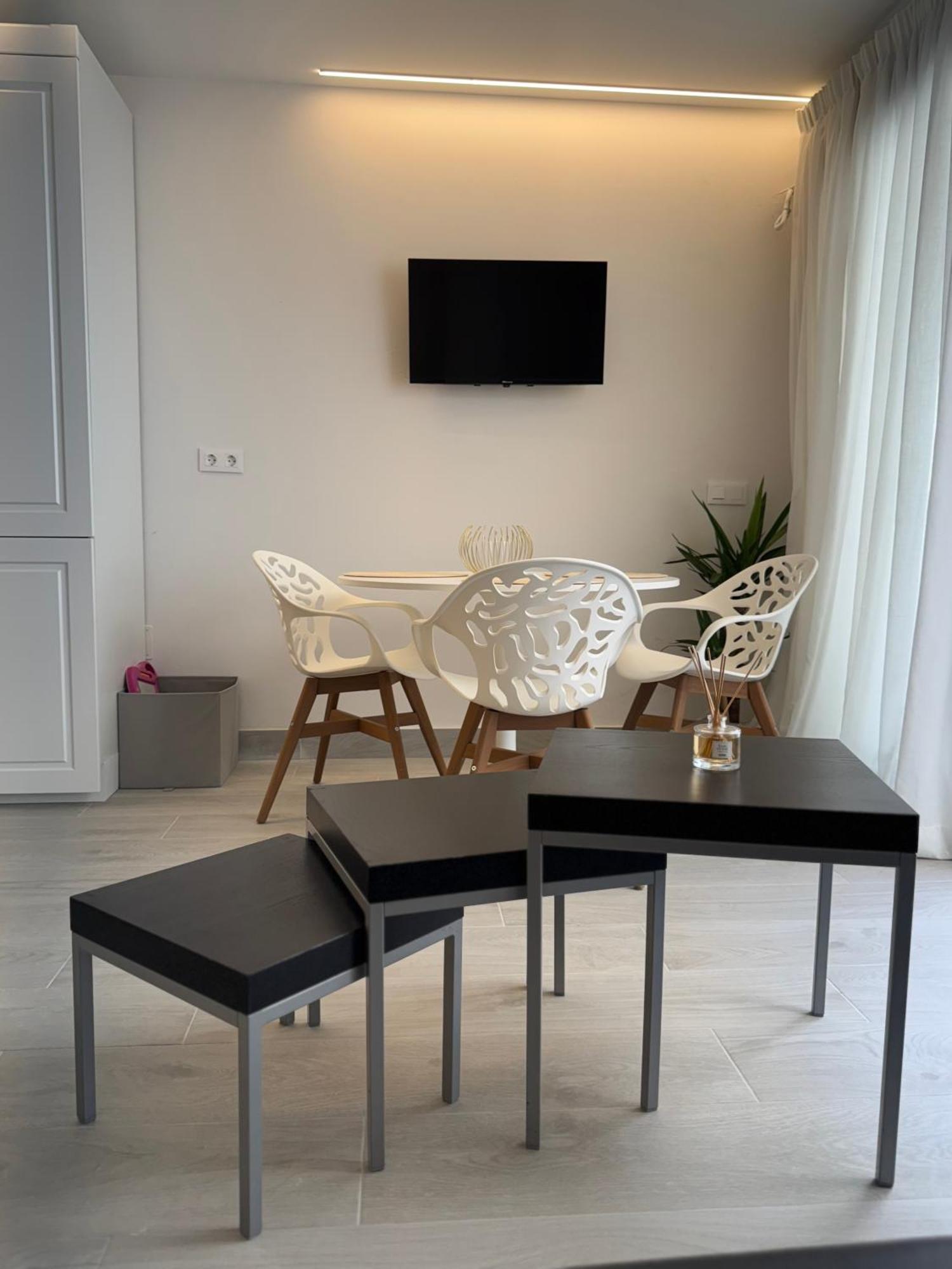 Trendy & Bright ,terrace In Vibrant Center *
