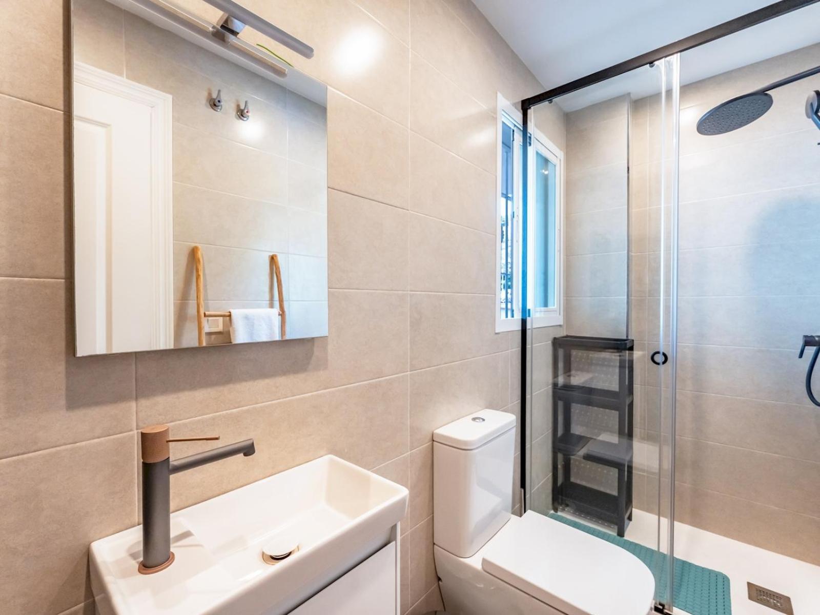 Pass The Keys Stylish 3 Bed Flat In Pacos Apartment *