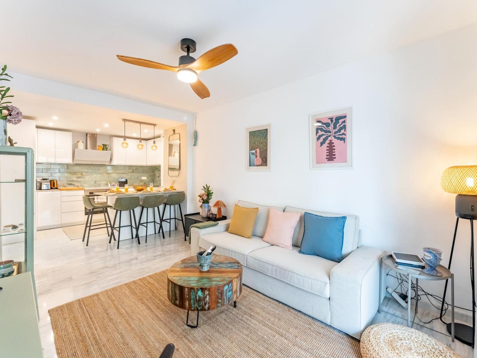 Pass The Keys Stylish 3 Bed Flat In Pacos *