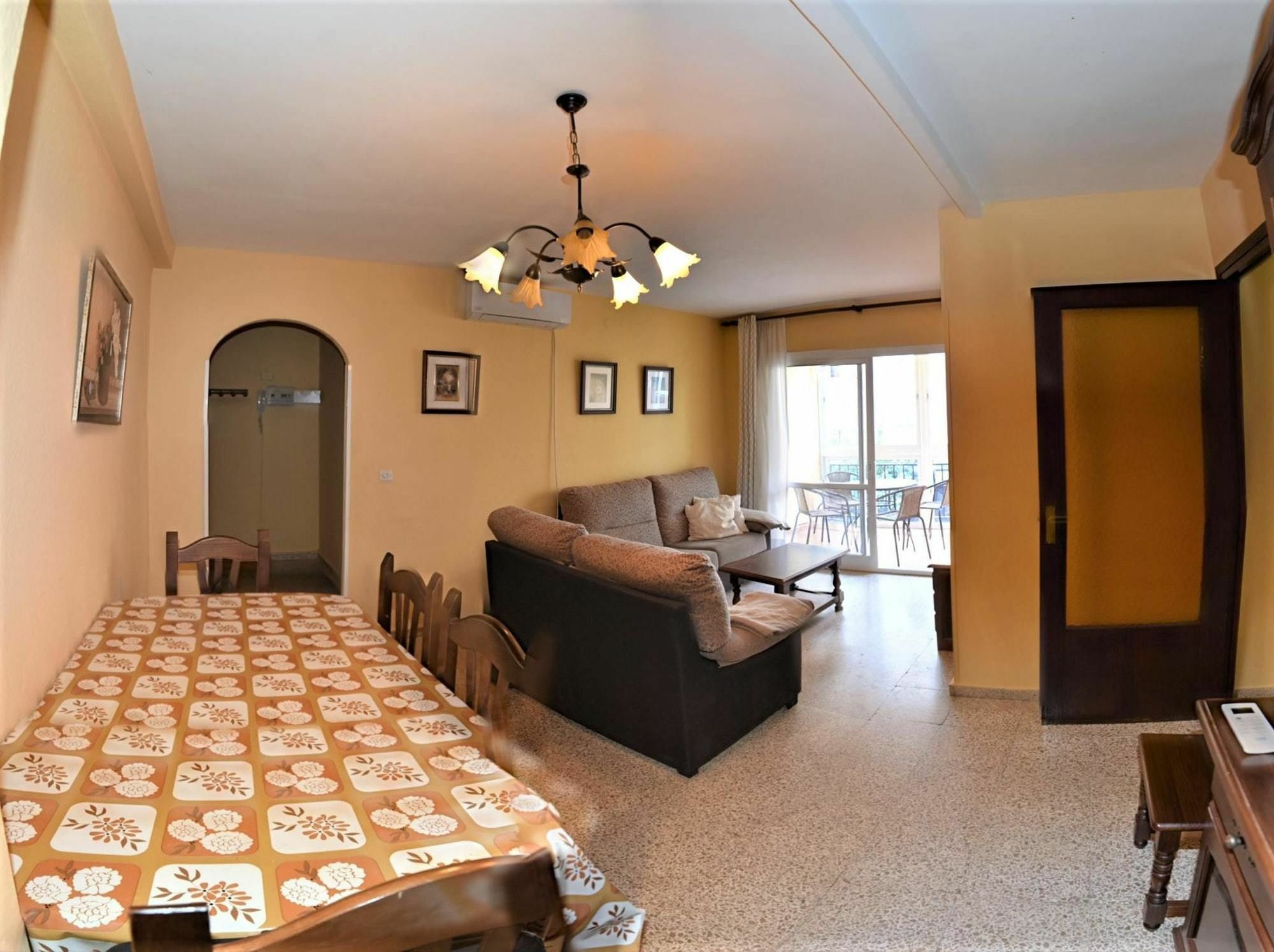 Apartamento With 3 Bedrooms In Fuengirola, With Balcony - 800 M From The *