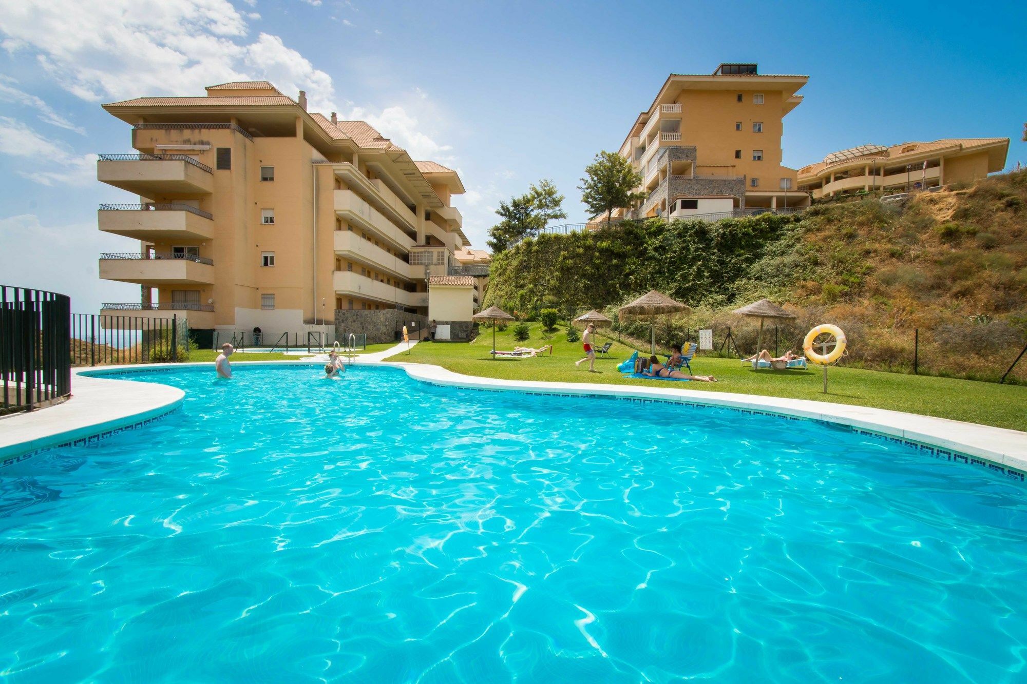 Holidays2fuengirola Carvajal Apartment